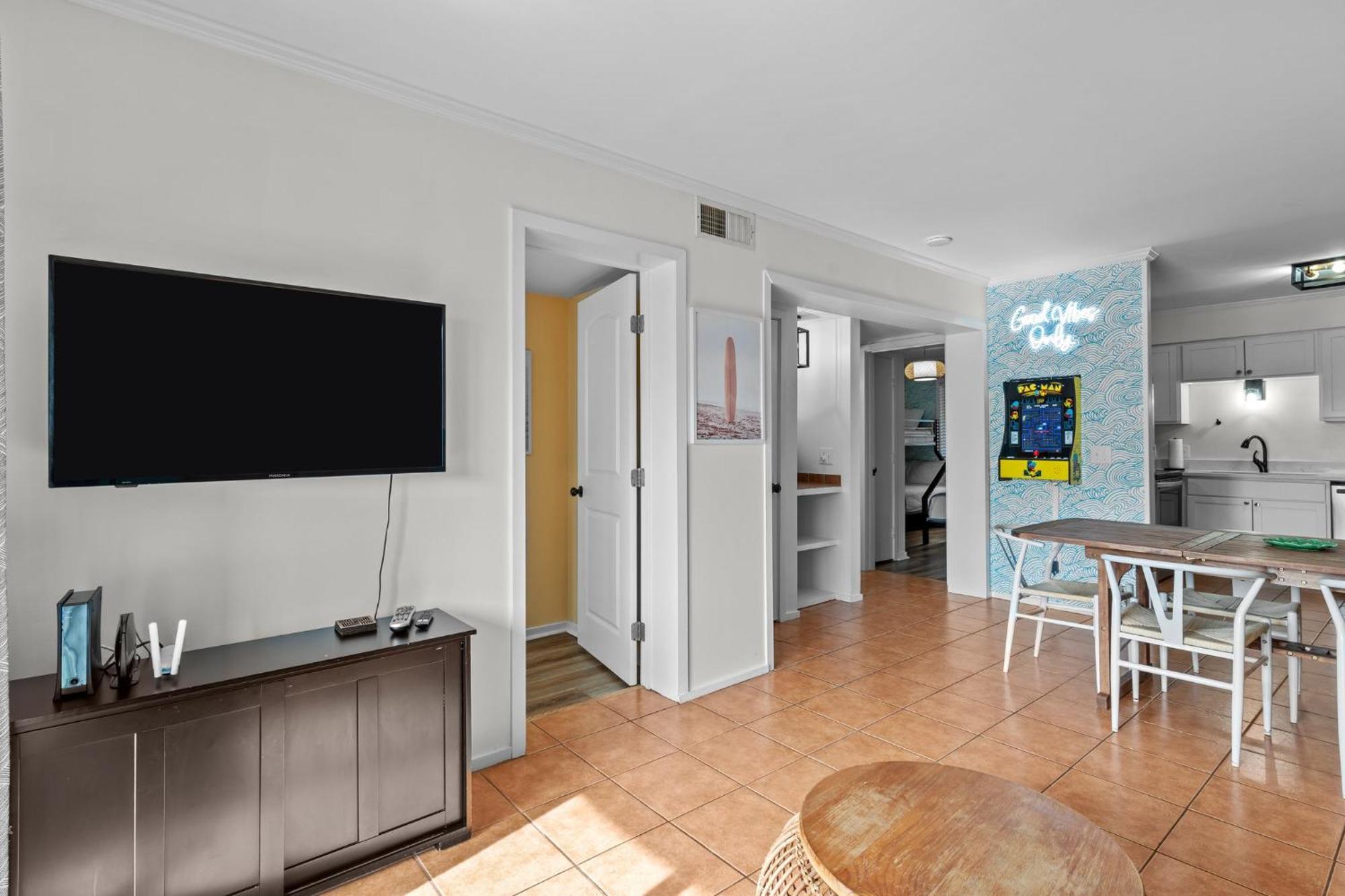 Hang Ten Hideaway, Pool, Condo, Parking - 6 Person Max Occupancy カロライナビーチ エクステリア 写真