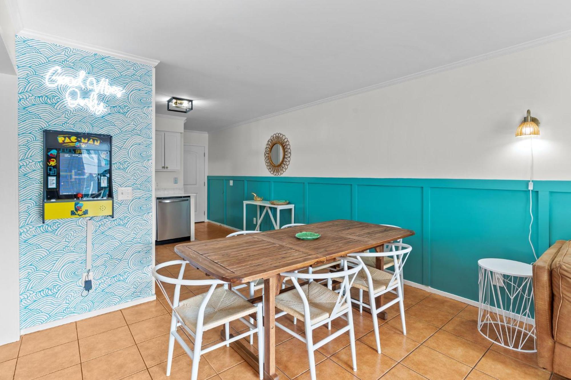 Hang Ten Hideaway, Pool, Condo, Parking - 6 Person Max Occupancy カロライナビーチ エクステリア 写真