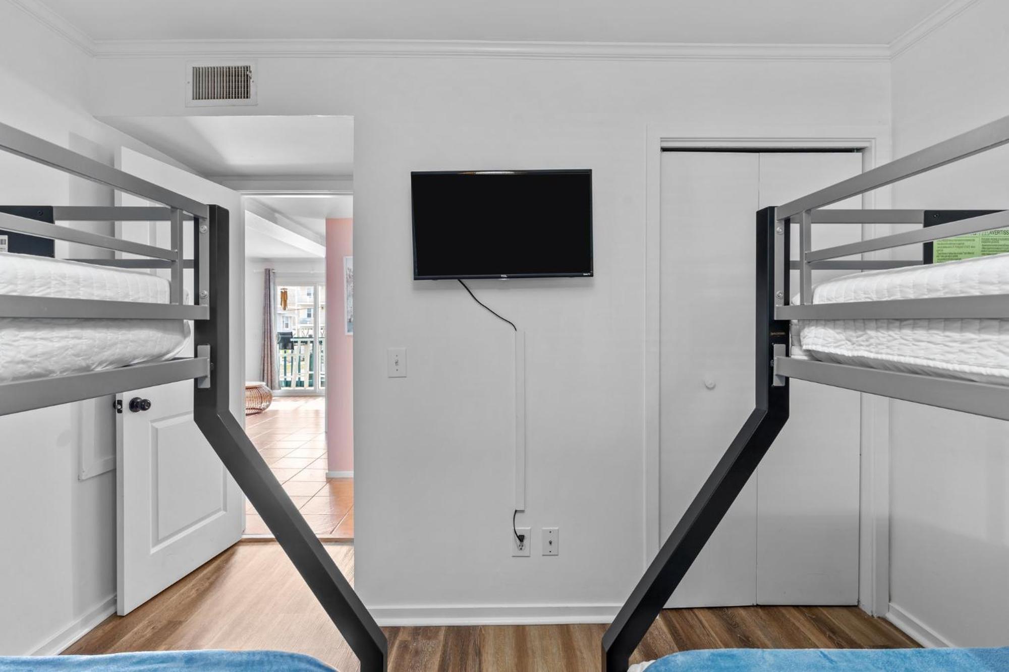 Hang Ten Hideaway, Pool, Condo, Parking - 6 Person Max Occupancy カロライナビーチ エクステリア 写真